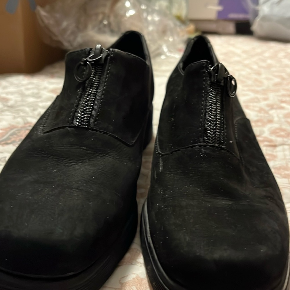 Black suede leather shoes New size 7 Canyon River Blues with great soles no tags